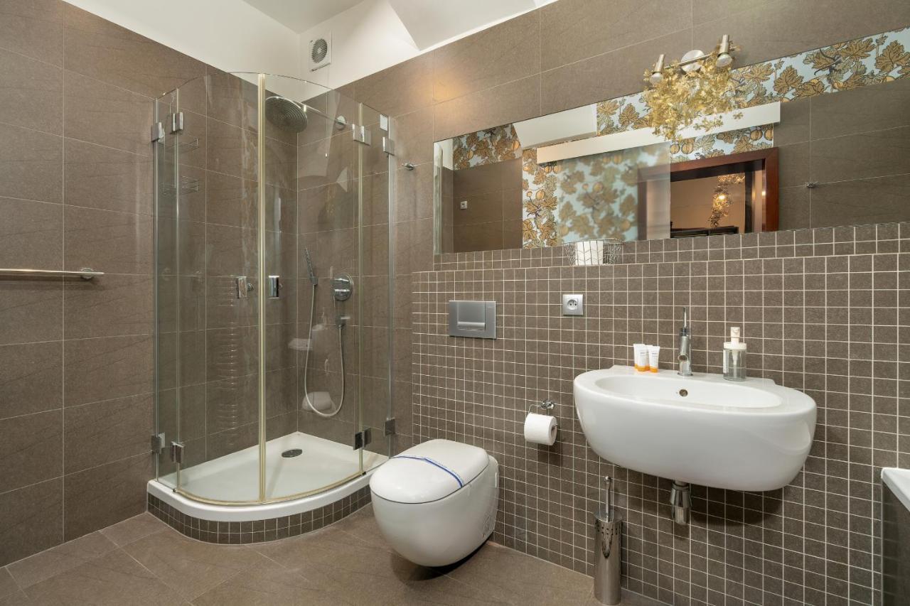 Sunny In The Heart Of Old Town By Renters Apartamento