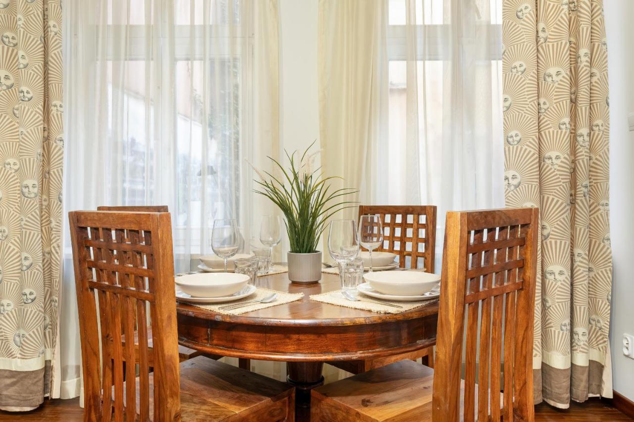 Apartment Sunny In The Heart Of Old Town By Renters